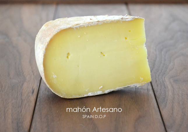 このチーズの名前の由来ともなった独特の形。